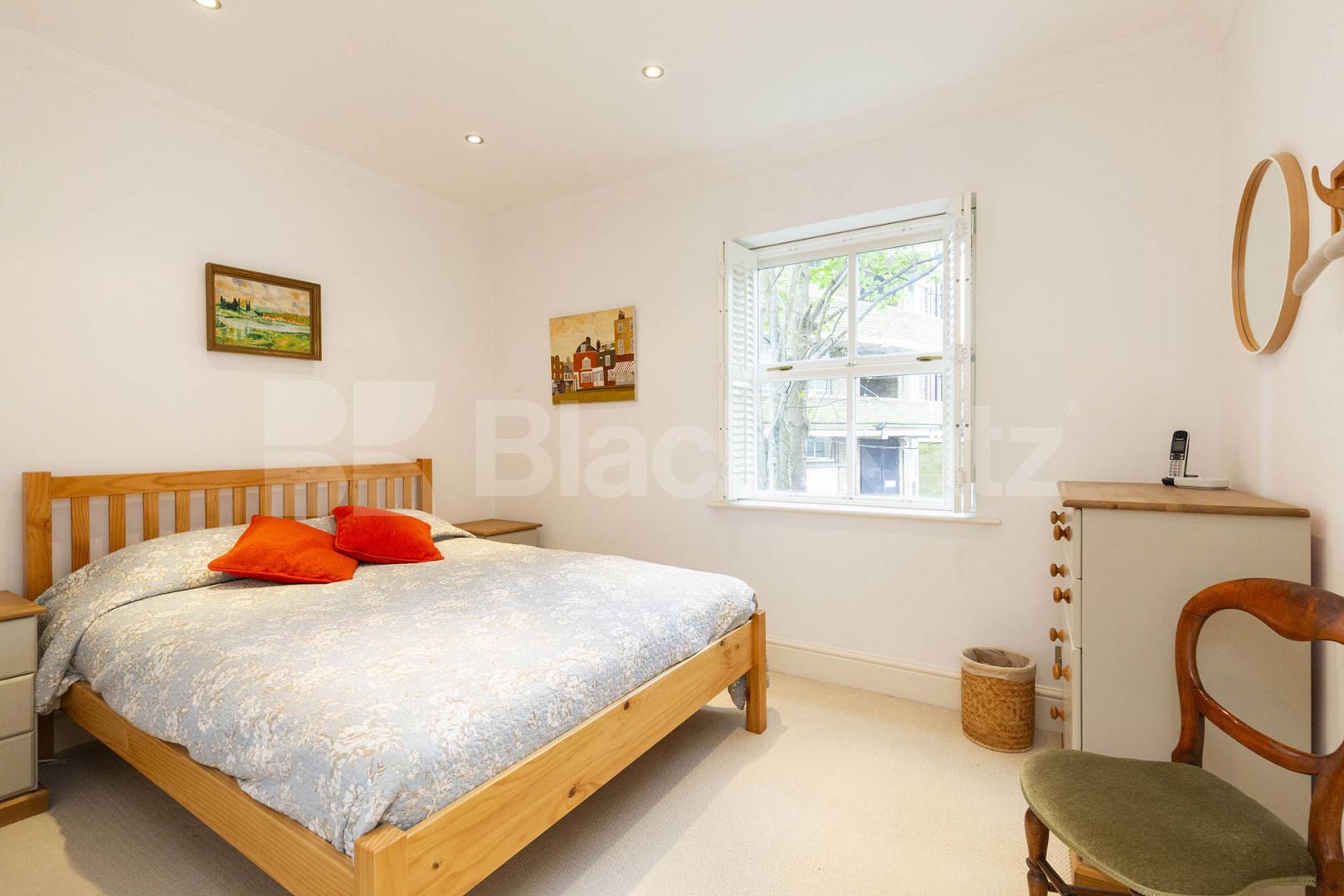 Spacious three bed two bath apartment with balcony and secure parking Cholmeley Park, Highgate 